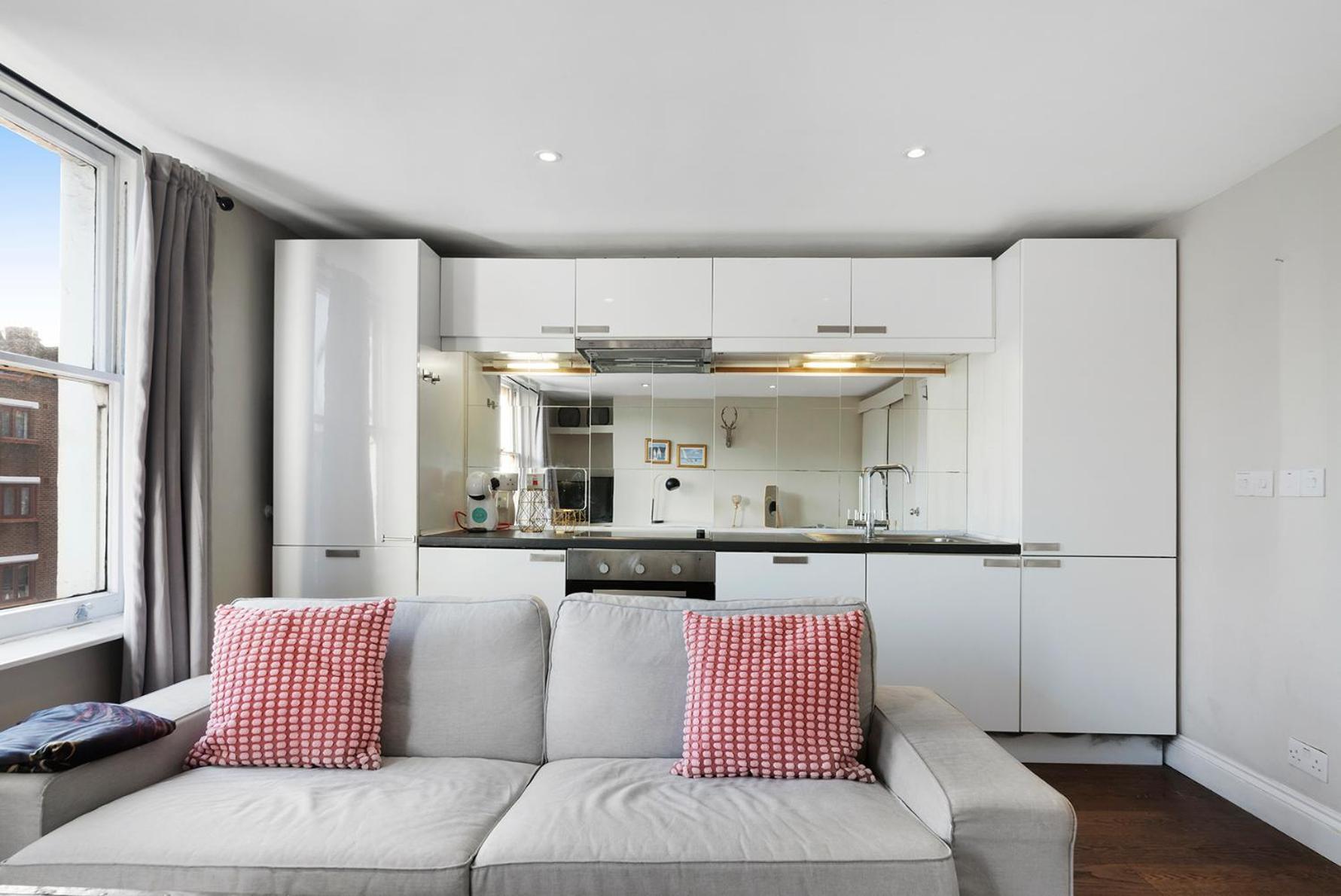 Modernised Apartments 1 And 2 Bedrooms Option Terrace And Balcony High Street 런던 외부 사진