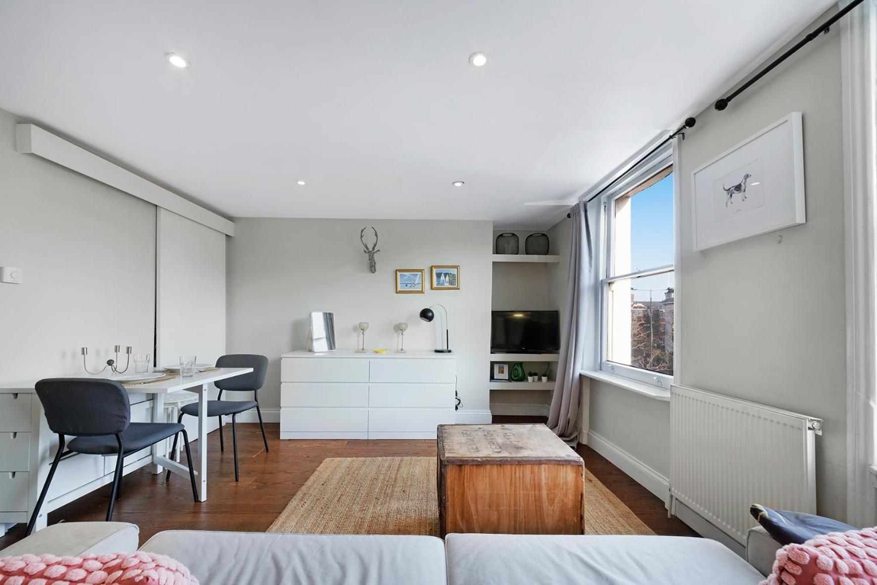 Modernised Apartments 1 And 2 Bedrooms Option Terrace And Balcony High Street 런던 외부 사진