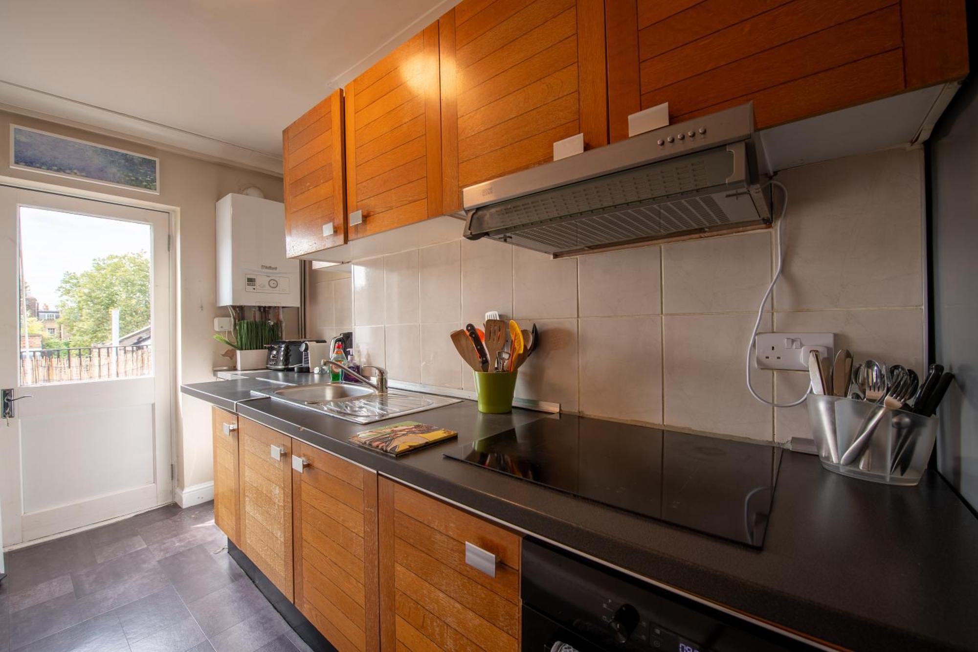 Modernised Apartments 1 And 2 Bedrooms Option Terrace And Balcony High Street 런던 외부 사진